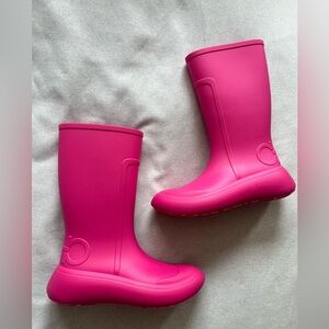 Salvatore Ferragamo Pink Rain Boot, size 7 US ( fits large ) , material rubber